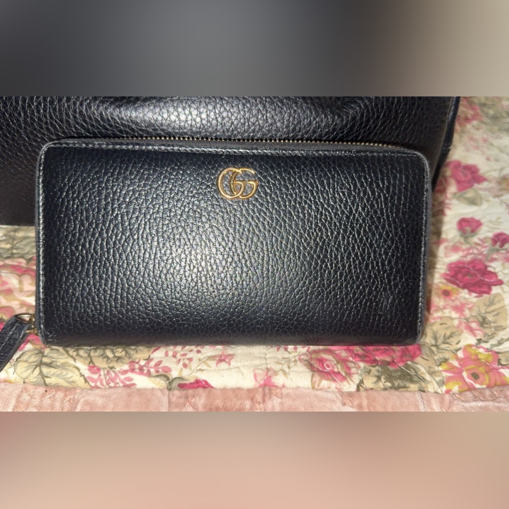 Gucci Black Textured Leather Wallet with Gold Logo